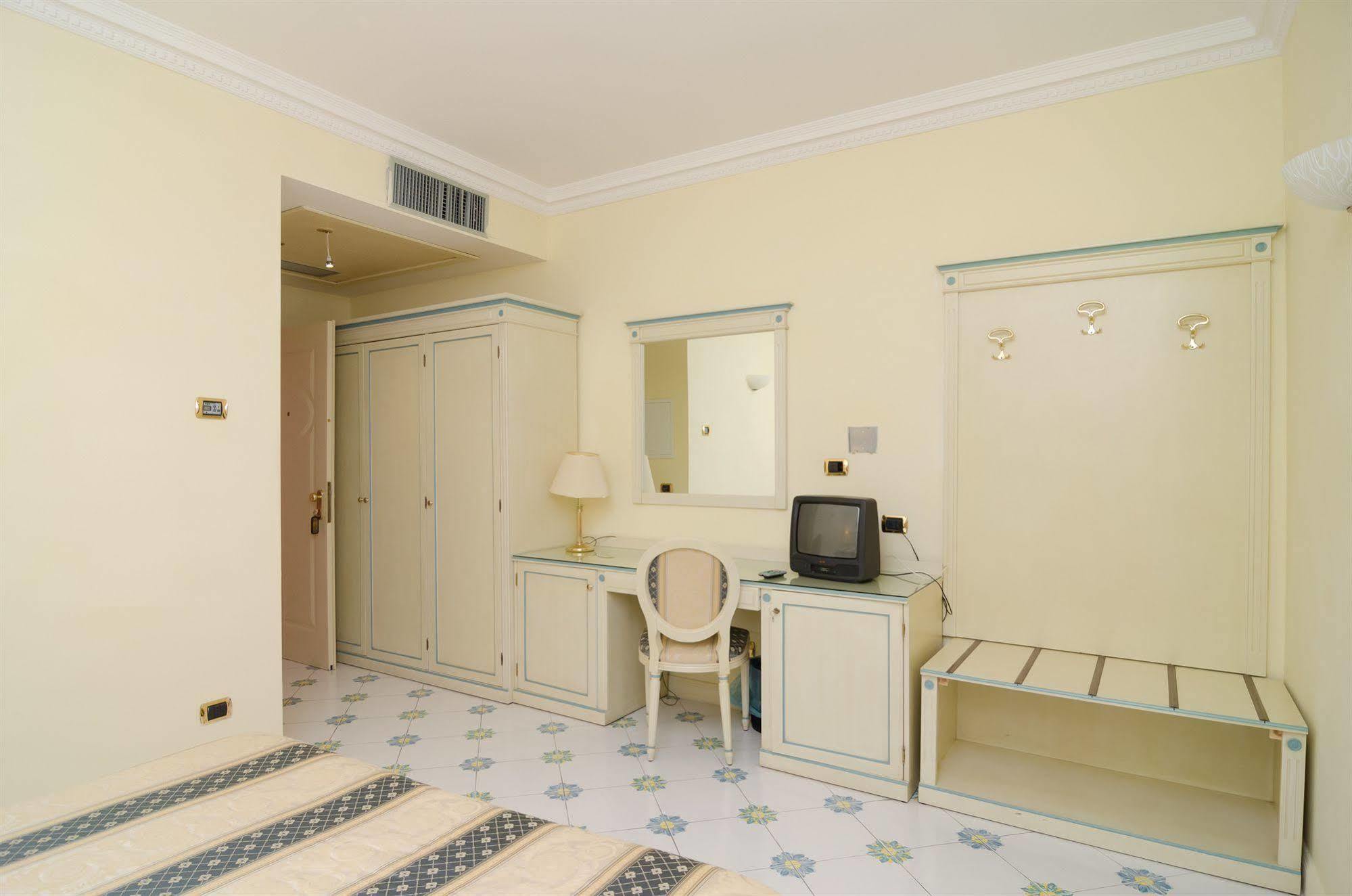 Hotel Flora Wellness & Beauty Ischia Esterno foto