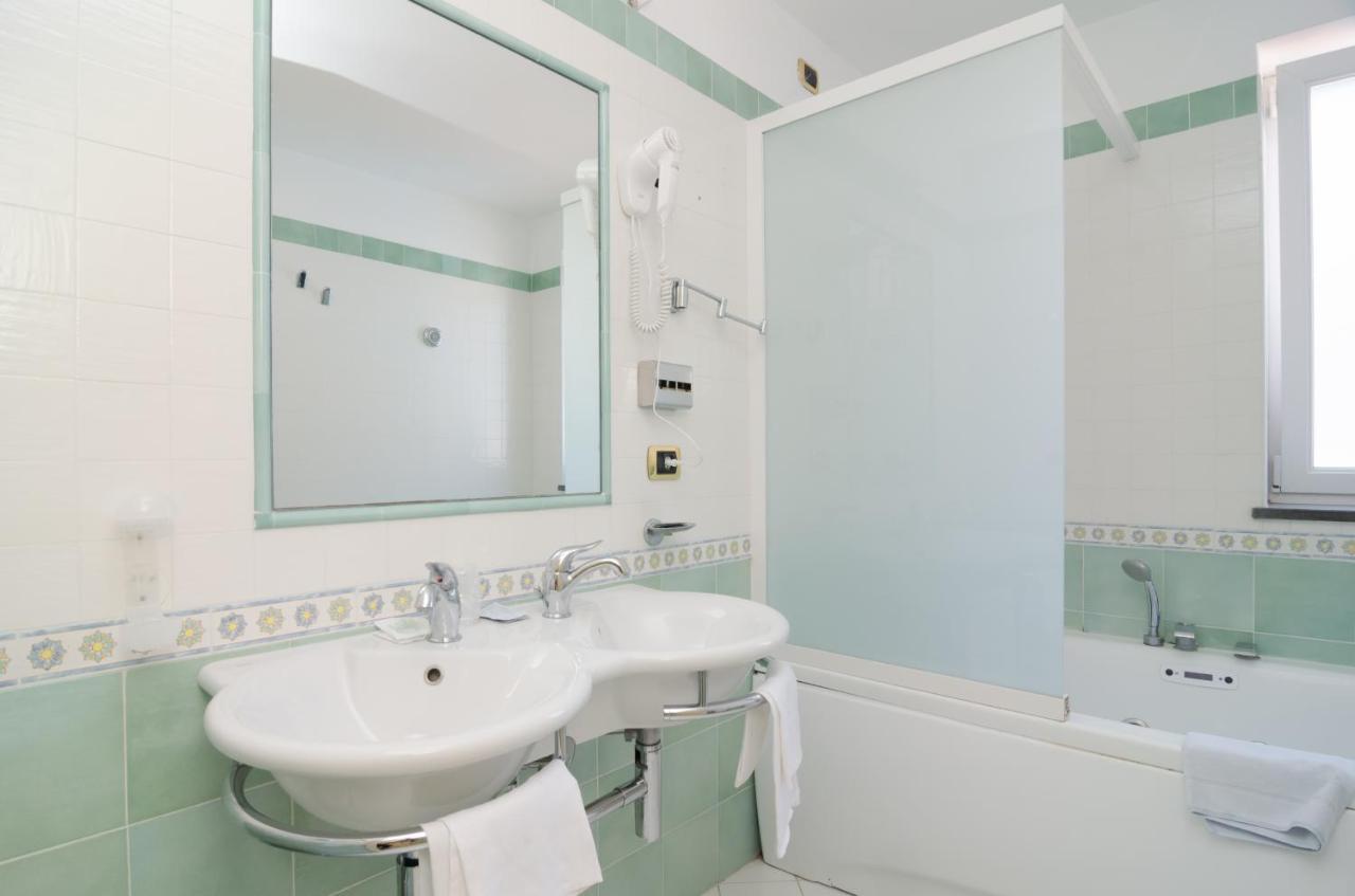 Hotel Flora Wellness & Beauty Ischia Esterno foto